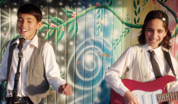 亡き姉のため“アラブのアイドル”目指す…実話の映画化『歌声にのった少年』公開決定