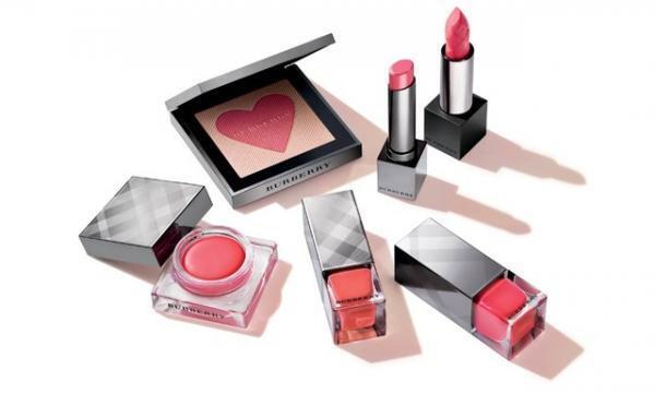 バーバリーのサマーメイクアップコレクションが登場！ハートモチーフの限定パレット