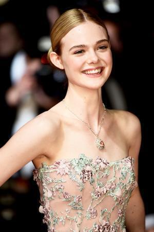 エル・ファニング、カンヌの地で親友と“2人プロム”？