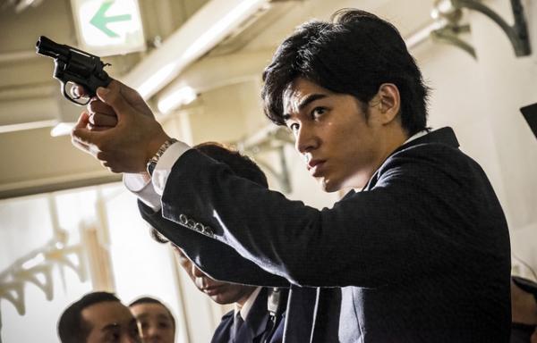 東出昌大、凛々しいイケメン刑事姿が初解禁！『クリーピー』