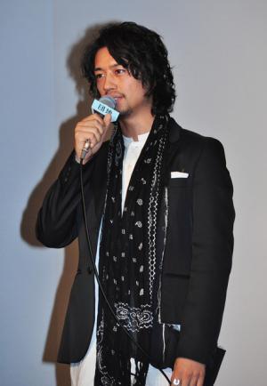 斎藤工、藤山直美に「打楽器を忘れた南米のミュージシャン」とイジられ「幸せ」