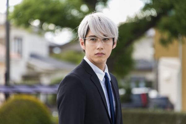 賀来賢人、2度目の主演映画は銀髪のクールなヤクザ！『森山中教習所』