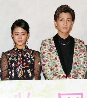 岩田剛典、花柄ジャケットをイジられる「着られるのは日本でひとり！」