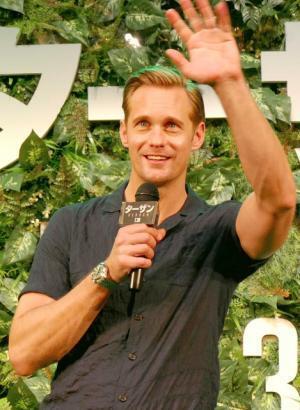 北欧美男子アレクサンダー・スカルスガルドが来日！イケメンぶりに女性ファン悲鳴