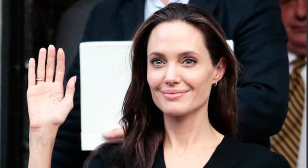 アンジェリーナ・ジョリー、アメリカ国務省で難民問題について記者会見