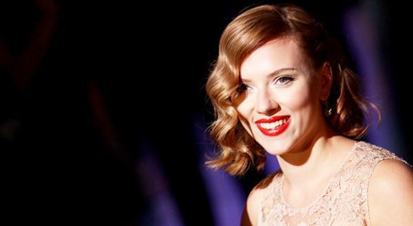 スカーレット・ヨハンソン、歴代最高の興行収入を上げた女優に