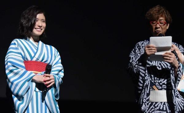 松岡茉優、サプライズの手紙に号泣も「カメラを気にしていた」と共演者から暴露される