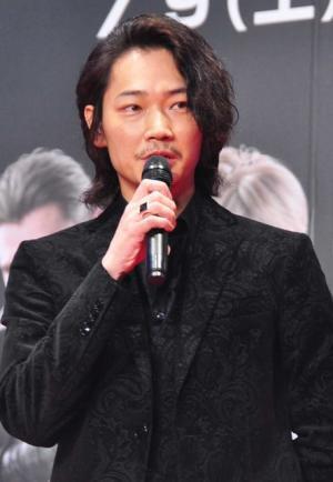 綾野剛、“FF愛”が炸裂！「中学・高校時代の血と骨を作った」