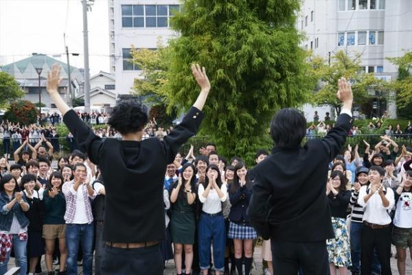 池松壮亮＆菅田将暉、ロケの見物客から拍手喝采！ 特報3弾特別版が到着 『セトウツミ』