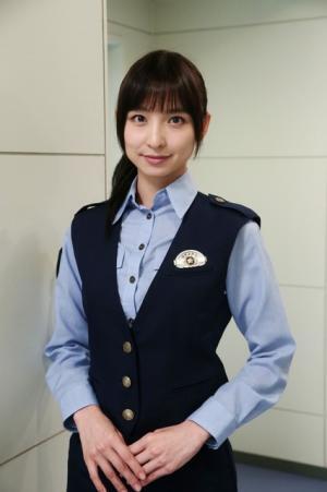 篠田麻里子、自身初の制服警官姿＆ロングヘア披露！ 波瑠と初共演「ON」