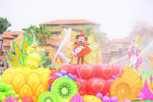 【ディズニー】パークに夏がやってきた！大量の水しぶきで気分爽快の夏イベ盛大に開幕
