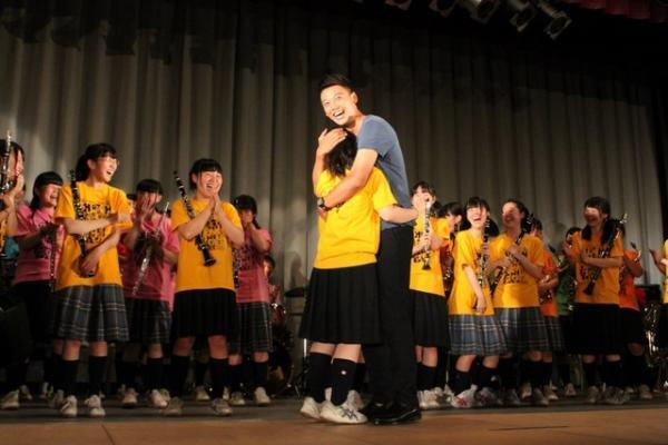 竹内涼真、土屋太鳳とのキスシーンマル秘エピソードを披露！ 「恥ずかしかった」