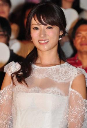 実生活では姉の深田恭子、6年ぶりの白の女王役で「妹ってズルい…」と共感!?