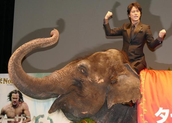 桐谷健太、ゾウに乗り雄叫び！　『ターザン：REBORN』ジャパンプレミア