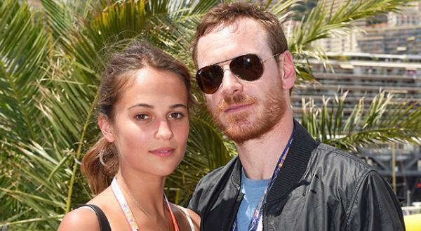 アリシア・ヴィキャンデル、恋人のマイケル・ファスベンダーと新作宣伝でNYへ