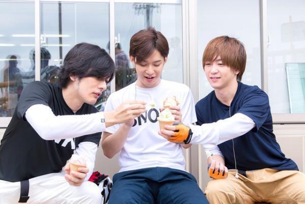 千葉雄大ら「男子旅」で女子力発揮!?　自撮りや被りモノ姿のオフショットも到着