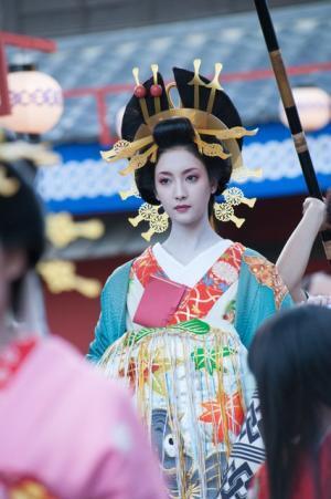 菜々緒、初花魁姿を披露！ 20kg超えの衣装を着こなす「ふたがしら2」