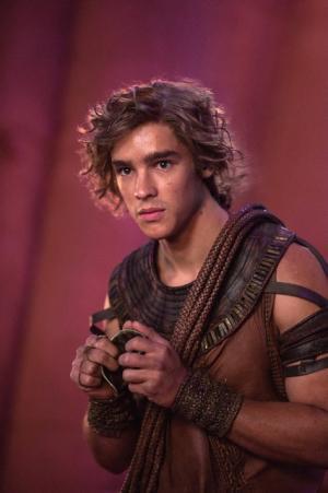 ハリウッドの次世代俳優ブレントン・スウェイツ生誕記念！『キング・オブ・エジプト』新写真入手