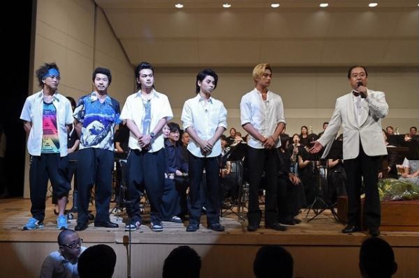 真剣佑＆村上虹郎ら「仰げば尊し」吹奏楽部がサプライズ登場！