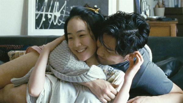 本木雅弘＆黒木華の“密着”不倫カットが公開！