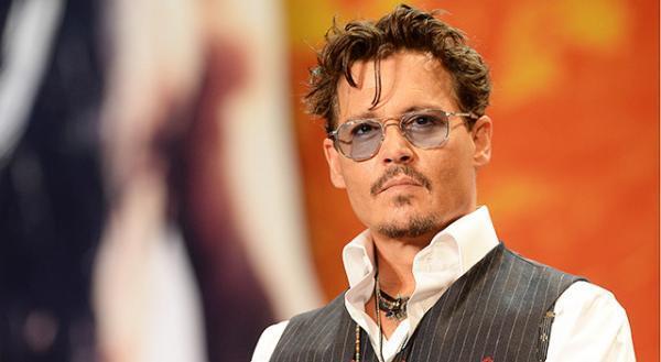 離婚成立のジョニー・デップ、イビサ島でリラックス