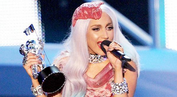 レディー・ガガの“生肉ドレス”が食べられるレストランが登場！