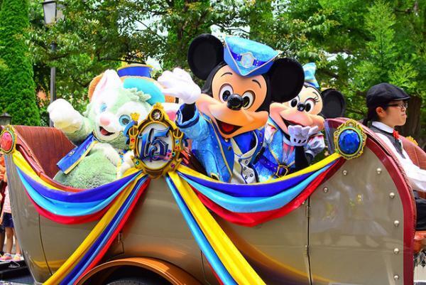 【ディズニー】ダッフィーとジェラトーニも登場！15周年コスのグリーティングドライブ