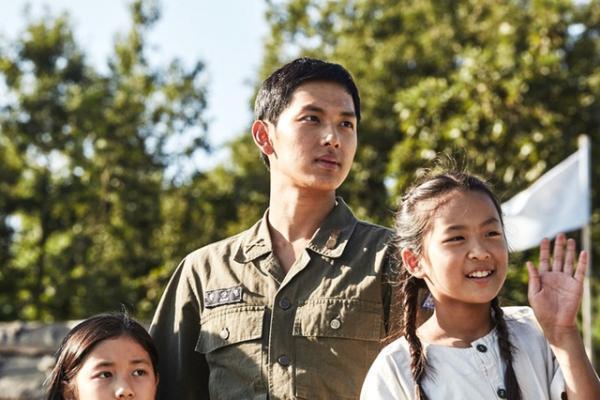 【予告編】イム・シワン初主演『戦場のメロディ』、子どもたちの声が戦地に響く…