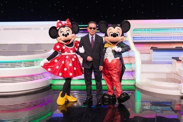 ミッキー＆ミニー、タモリと笑顔の3ショット！