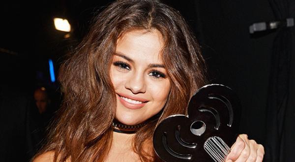 セレーナ・ゴメス、ジャスティン・ビーバーとの関係を断ち切るために電話番号を変更