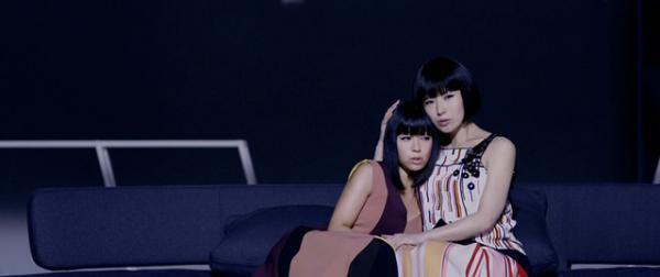 宇多田ヒカル×椎名林檎、「二時間だけのバカンス」MV公開