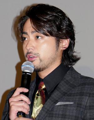 山田孝之、“超高速”挨拶を披露「時間がないので、早口で」