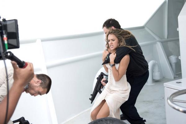 【特別映像】ジェシカ・アルバ、護身術を猛特訓！『メカニック』最新作を語る