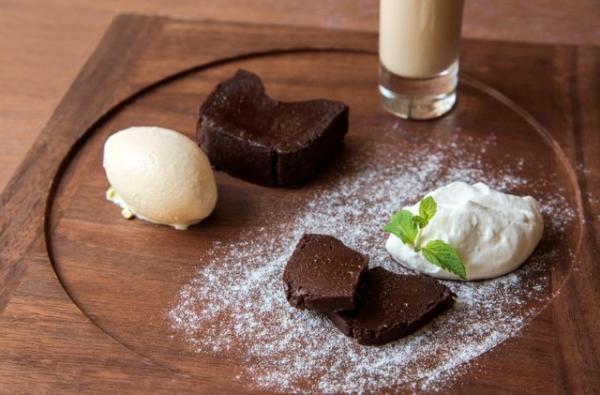 ケンズカフェ東京と初コラボ！南青山レクサスカフェで温度差で楽しむガトーショコラセット提供