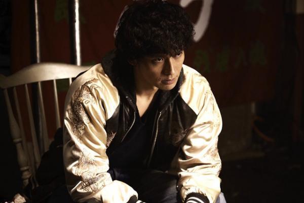 安藤政信、『闇金ウシジマくん』でもクールな色気が止まらない！場面写真を独占入手