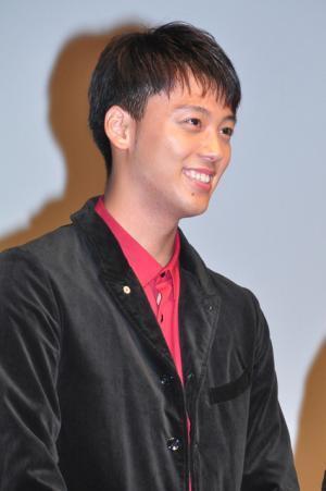 竹内涼真と内田理央の劇中結婚を『仮面ライダー』ファン祝福！授乳シーンの秘密告白！