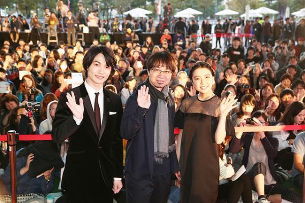 『君の名は。』神木＆上白石＆新海監督が“初”釜山国際映画祭へ「韓国の人は熱い！」