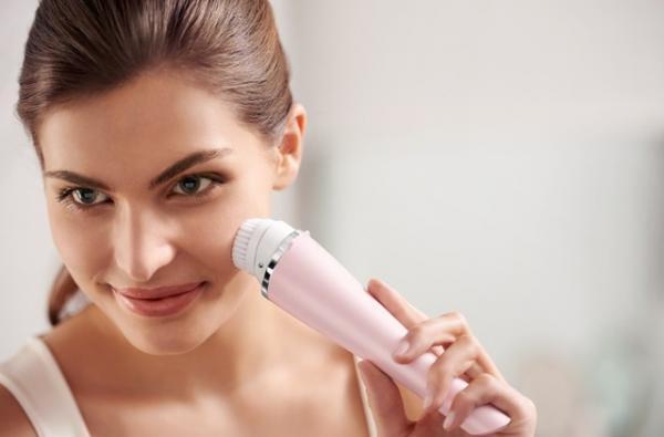 パーティシーズンの冬肌ケアは、自宅で簡単セルフケア！フィリップスより新発売