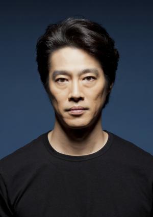 堤真一、“サエない”中年スーパーマンに！小泉今日子が鬼嫁!? 「それほど嫌じゃないかも」