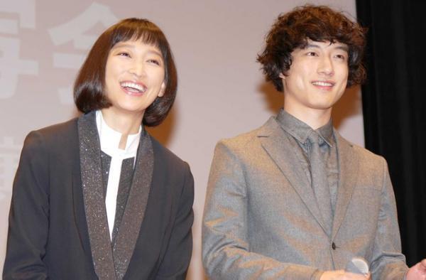 坂口健太郎、平均年齢70歳超えるベテラン勢と共演し「吸い取られる」？