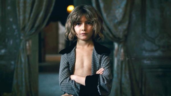 【特別映像】絶世の美少年が独裁者へ…片鱗をのぞかせるシーン解禁『シークレット・オブ・モンスター』