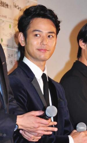 妻夫木聡、カエル男の覆面で前見えずお尻を強打！ スタッフに笑われ「殺意覚えた」