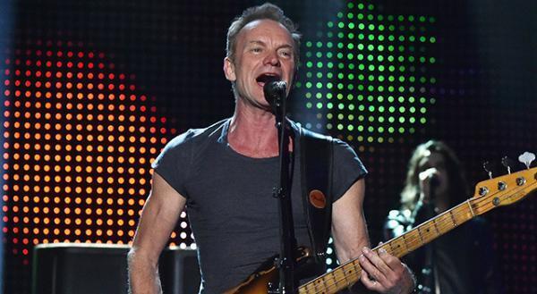 パリ同時多発テロ事件から1年…営業再開の劇場でスティングがライブ