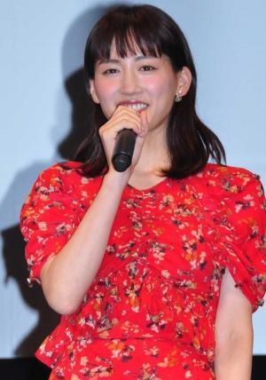 綾瀬はるかが語る「リンスとコンディショナーの違い」に岡田准一ら胸キュン？