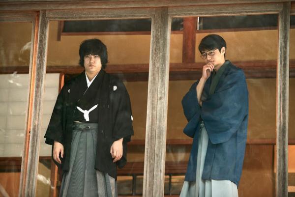 松山ケンイチ、東出昌大の“羽生善治”は「ヒロイン」絶妙な距離感かもす『聖の青春』