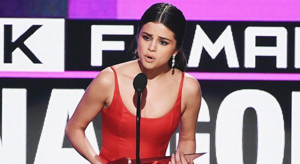 セレーナ・ゴメス、休養中から約3か月ぶりに公の場に！涙ながらに心中明かす