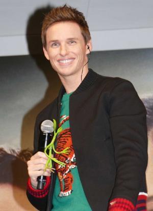 エディ・レッドメイン、魔法使いから“パパ”の顔に！「夜泣きを止める魔法はない？」