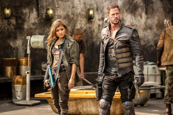 ローラ、“キューバのブラピ”と恋人関係に!? 『バイオハザード』場面写真が一挙解禁