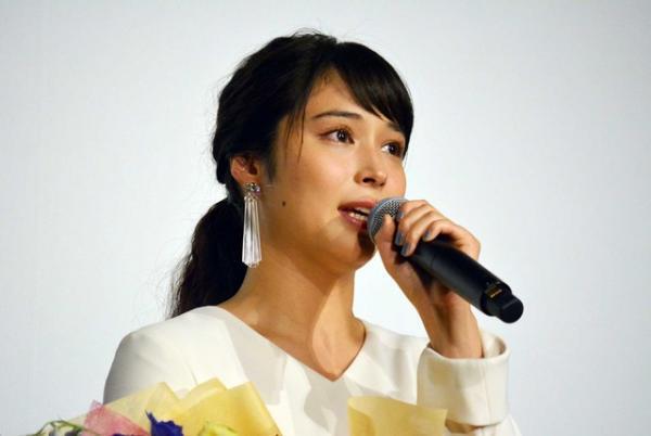 広瀬アリス、「Acid Black Cherry」yasuのサプライズ登場に驚きと感動のあまり感涙