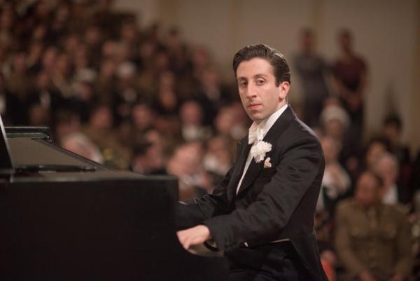 メリル＆ヒューも絶賛！「ビッグバン★セオリー」サイモン・ヘルバーグのピアノ演奏解禁